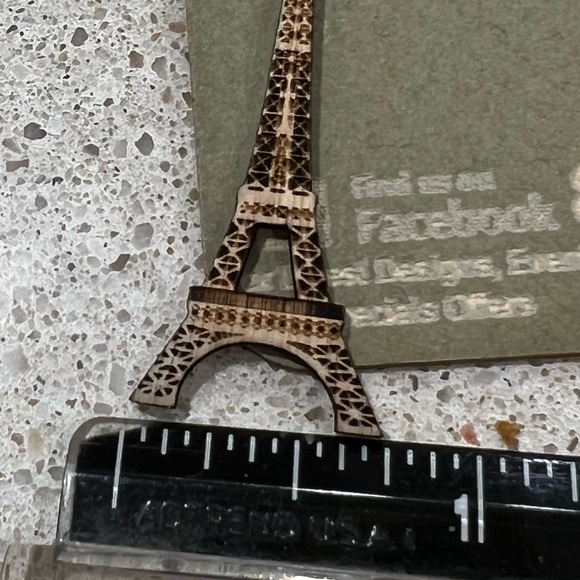 Eiffel Tower dangle Earrings New on card made in USA 🇺🇸 - Picture 5 of 10